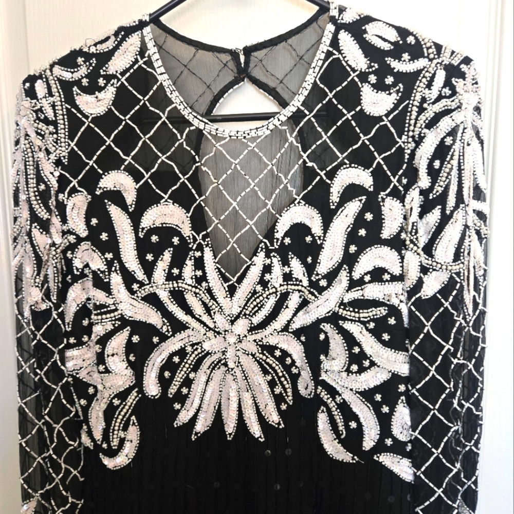 Laurence Kazar New York long sleeve black knee length dress in Medium.